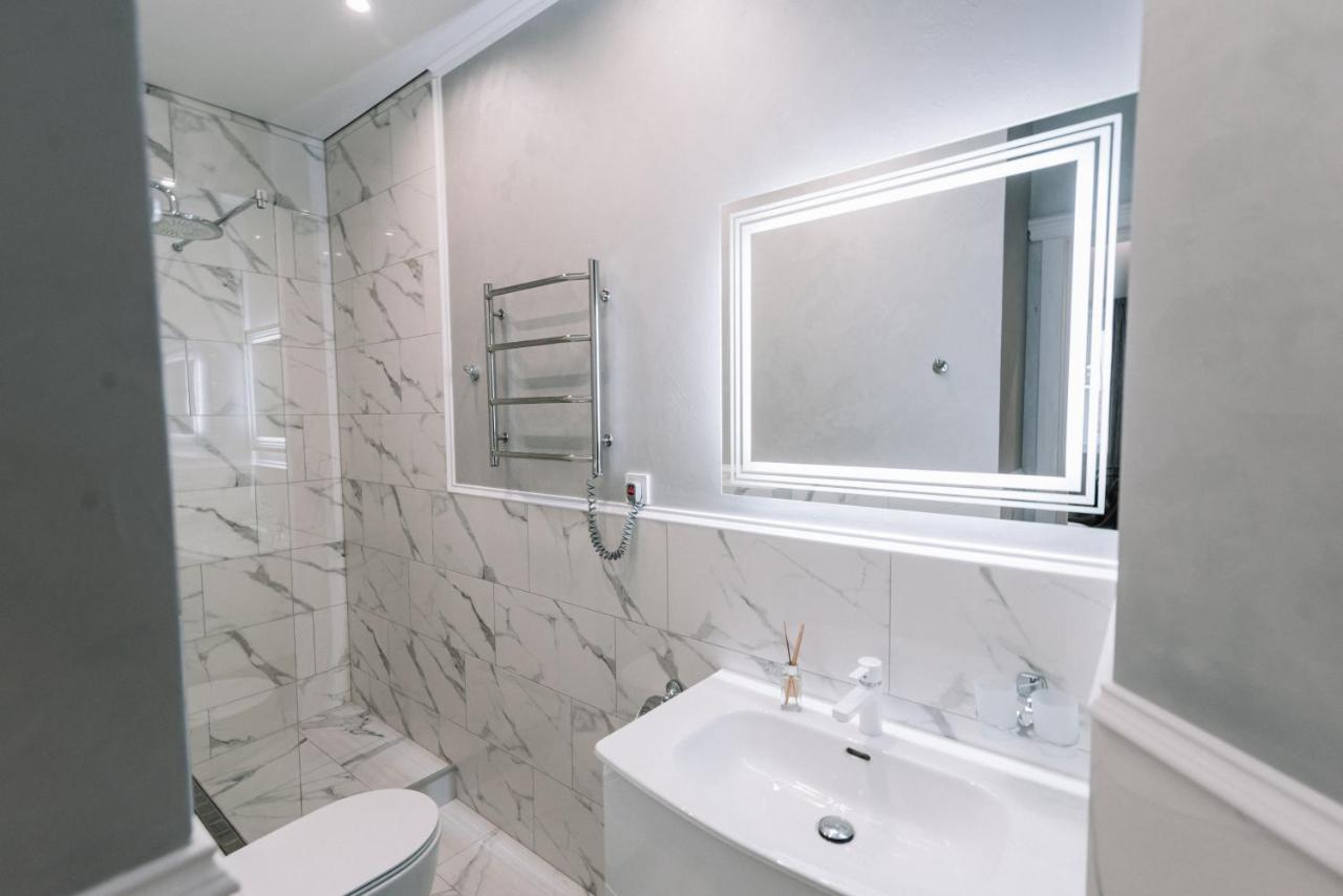 Royal Tower Vip Smart Apartments 1 Kyiv Exterior photo